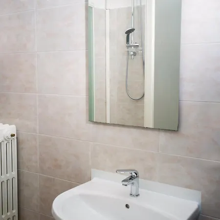 Affittacamere Di Andrea Bertolino * 산레자로디사베나